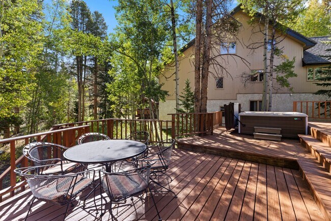 Building Photo - Garage! Pets negotiable! Multiple living spaces!  Available to see on 5/12!