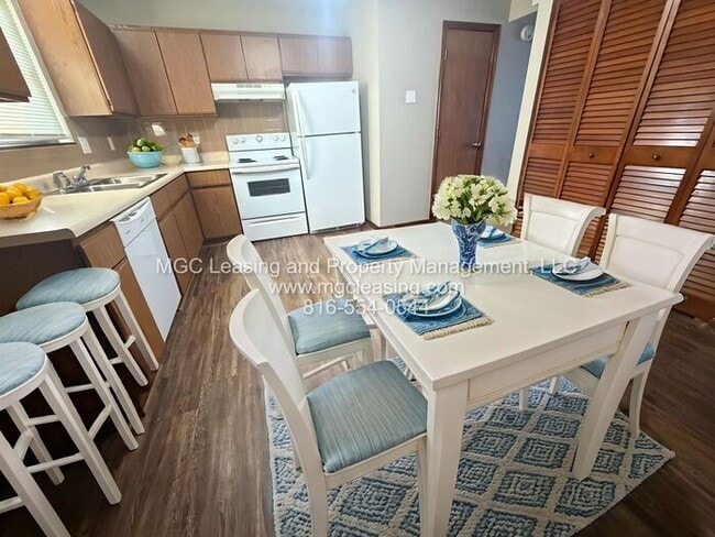 Building Photo - December Special at Millwood Townhomes - $1,000 Rent Credit - Apply Now!