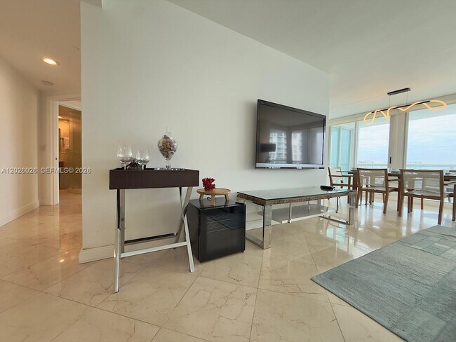 Building Photo - 16400 Collins Ave