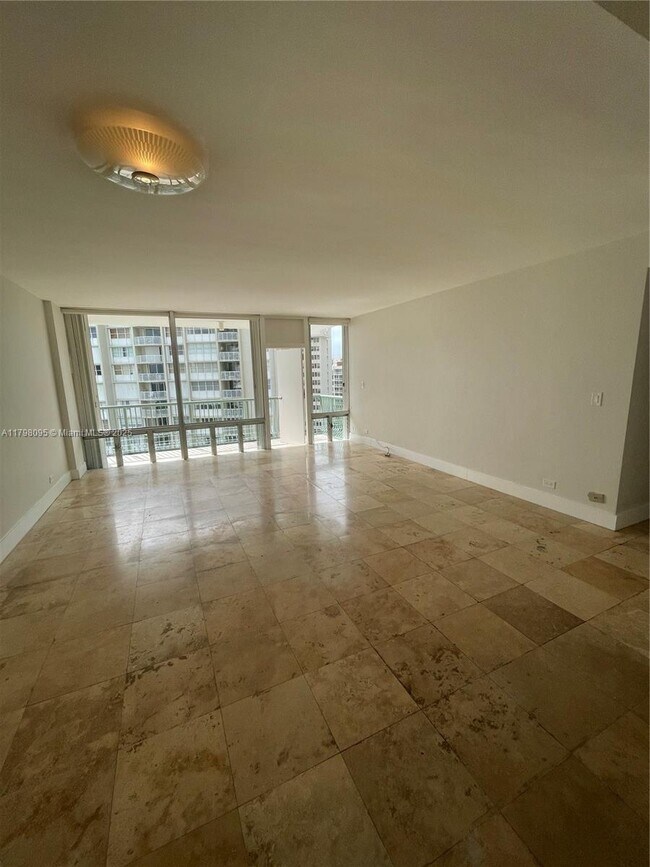 Building Photo - 1408 Brickell Bay Dr