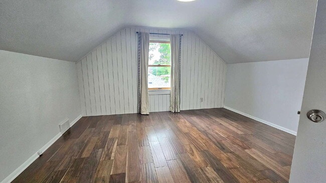 Building Photo - Beautiful 3-Bed, 3-Bath Haven with 1,901 Sq Ft of Comfort in St Louis Park with yard. 7/1/2026
