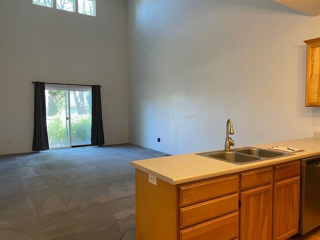 Building Photo - Beautiful 3 Bed, 2.5 Bath Home for Rent – Bright & Spacious in a Great Neighborhood