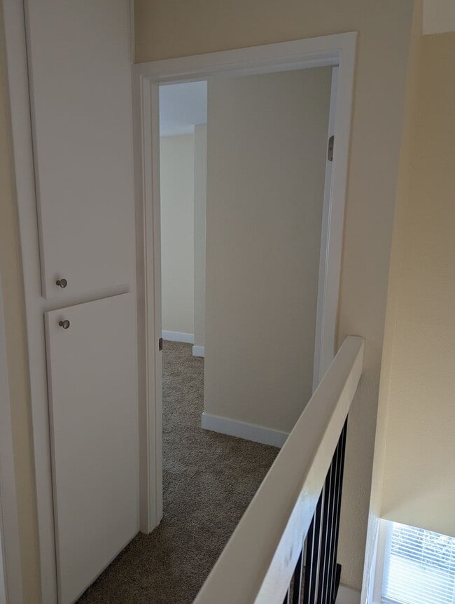 Building Photo - Upgraded 2 Story 2 Bed/1.5 Bath Condo