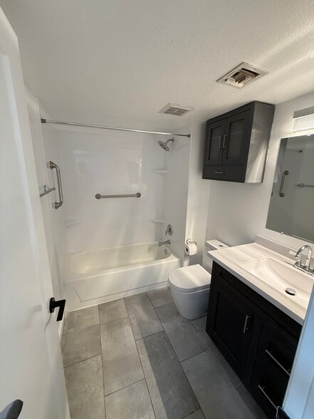 Building Photo - 602 N May