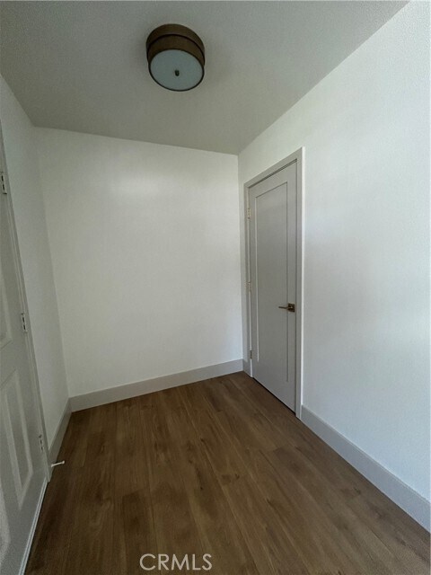 Building Photo - 717 Serpentine Dr