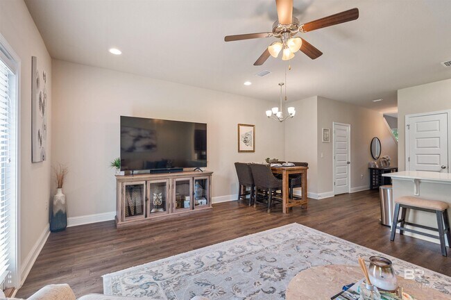 Building Photo - 6780 Spaniel Dr