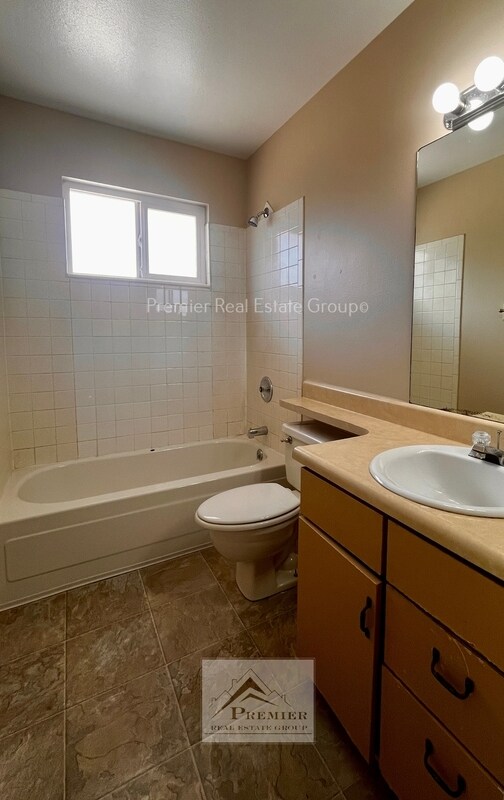 Building Photo - 1751 Shenandoah Dr