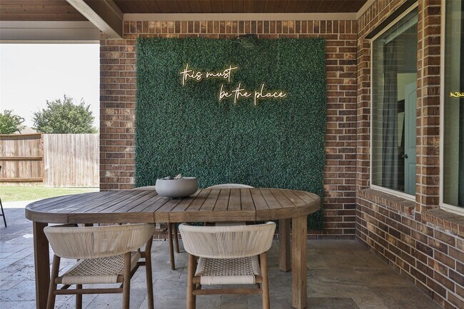 Building Photo - 2215 Tonkawa Trl