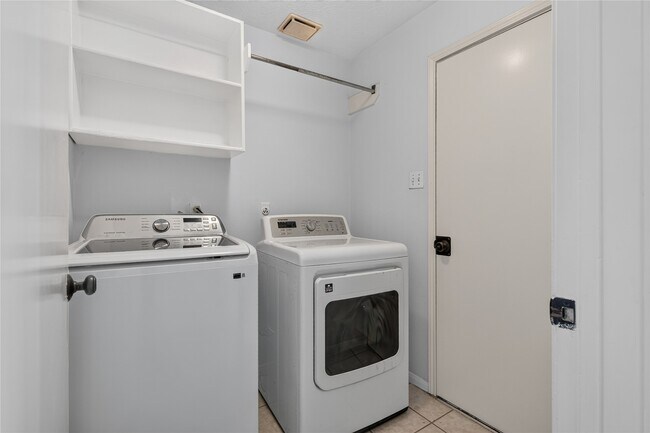 Building Photo - 7206 Glen Rosa Dr