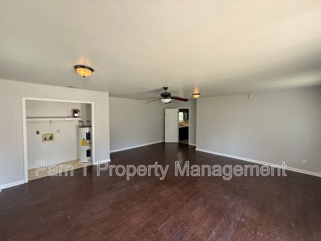 Building Photo - 105 Laurelwood Dr