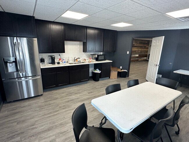 Building Photo - 1114 E Main St