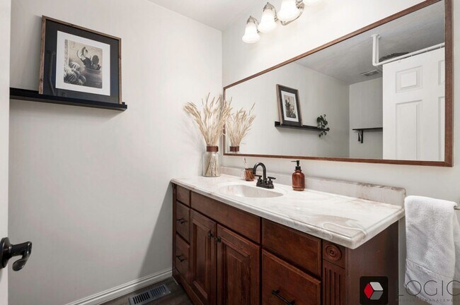 Building Photo - 1667 E 9800 S