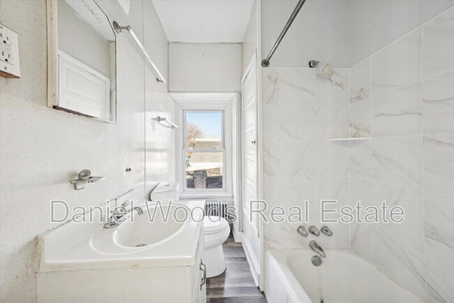 Building Photo - 330 Kerlin St