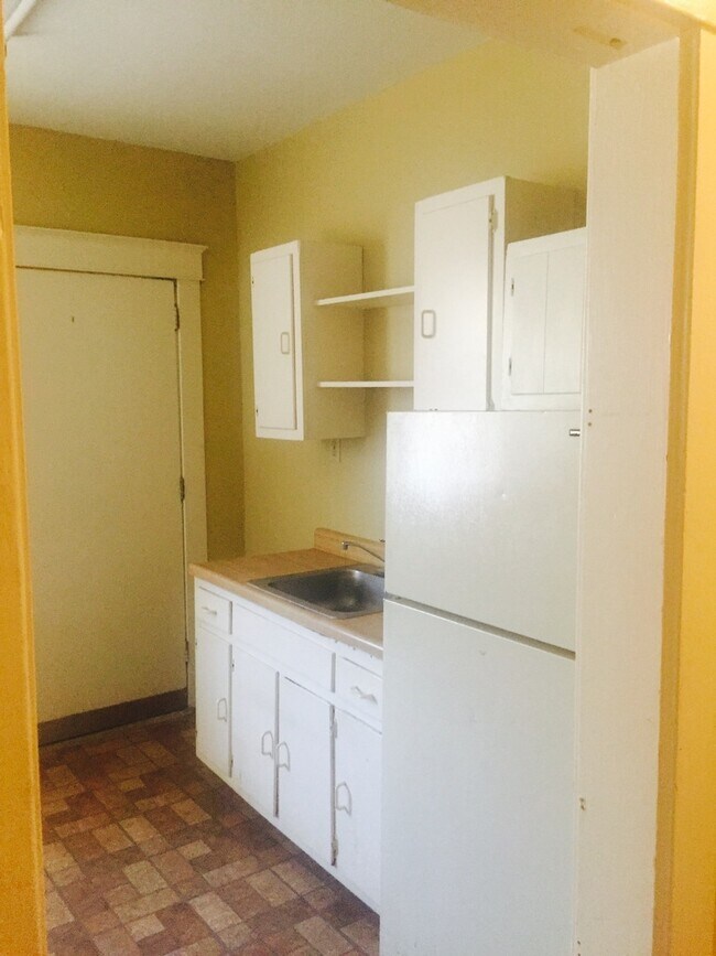 Building Photo - 1536 Tutwiler Ave