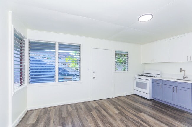Primary Photo - Renovated, upstairs, 2 bedroom 1 bath with...