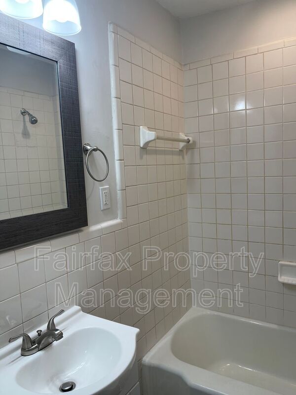 Building Photo - 1212 N Miami Blvd