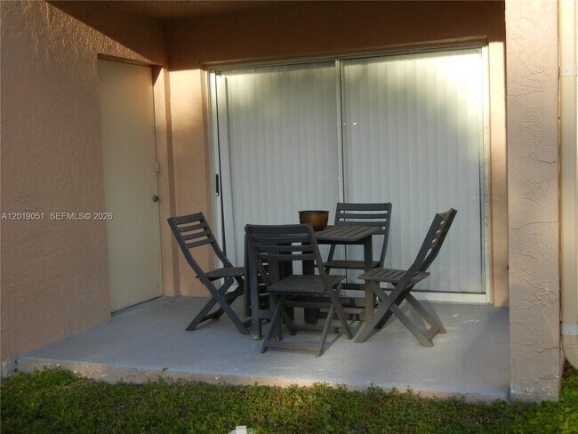 Building Photo - 10521 SW 158th Ct