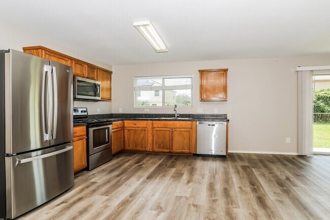Building Photo - 16770 N Thrasher Dr