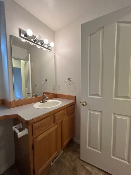 Building Photo - 5686 S Olearia Pl