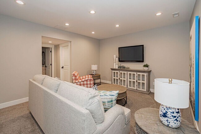 Building Photo - Fully Furnished Townhome – Utilities & WiFi Included!