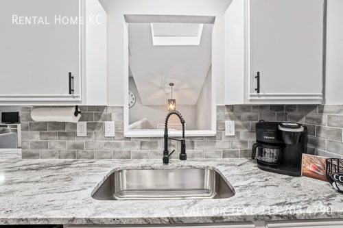 Building Photo - 10965 Gillette-