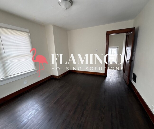 Building Photo - Charming Home in Dayton’s Gem City – Convenient Wayne Ave Location