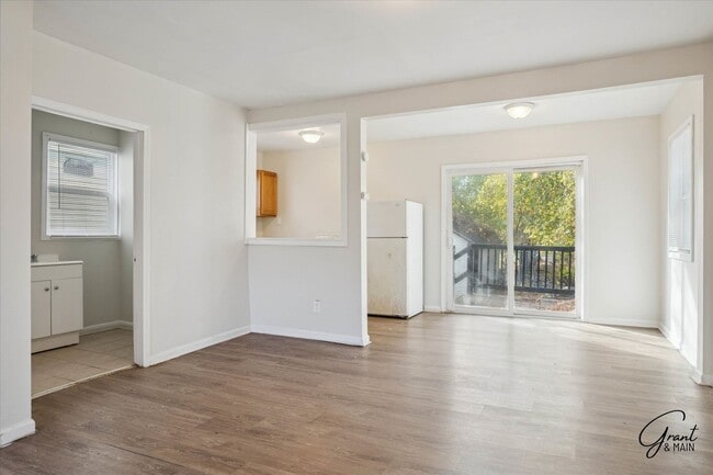 Building Photo - $1200 2 bedroom large home