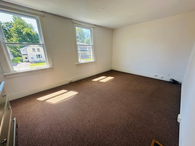 Building Photo - 131 W Schuyler St