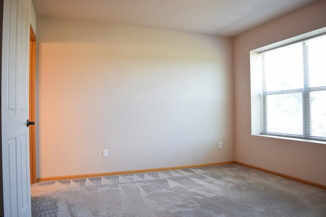 Building Photo - Beautiful 3 bed 2.5 bath townhome for rent!