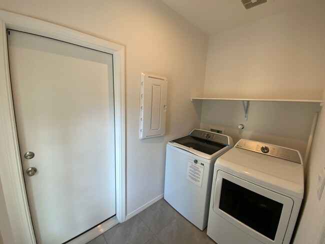 Building Photo - 3 Bedroom Single Story Home Available Near Westside Blvd SE & Unser Blvd SE!