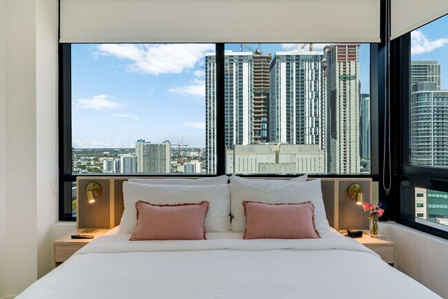 Building Photo - 225 N Miami Ave