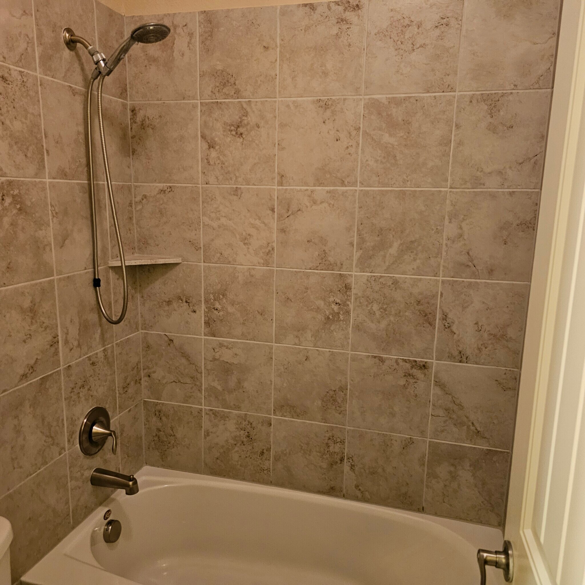 2nd Full Bath - 905 Avian Dr