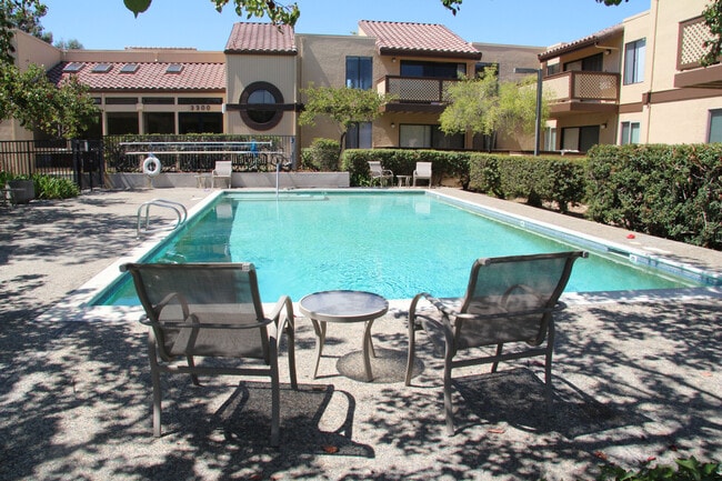 Building Photo - 2 Bedroom 2 Bath Condo in Central Fremont
