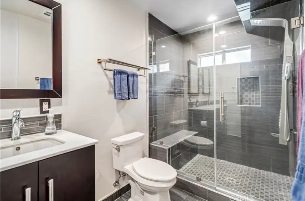 Building Photo - 4554 Meadow Pl