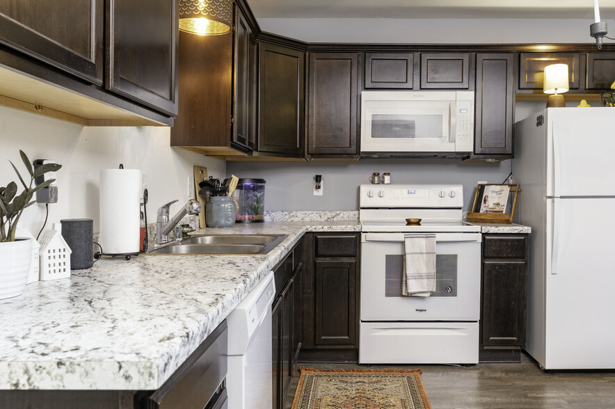 Kitchen - Pineview Townhomes