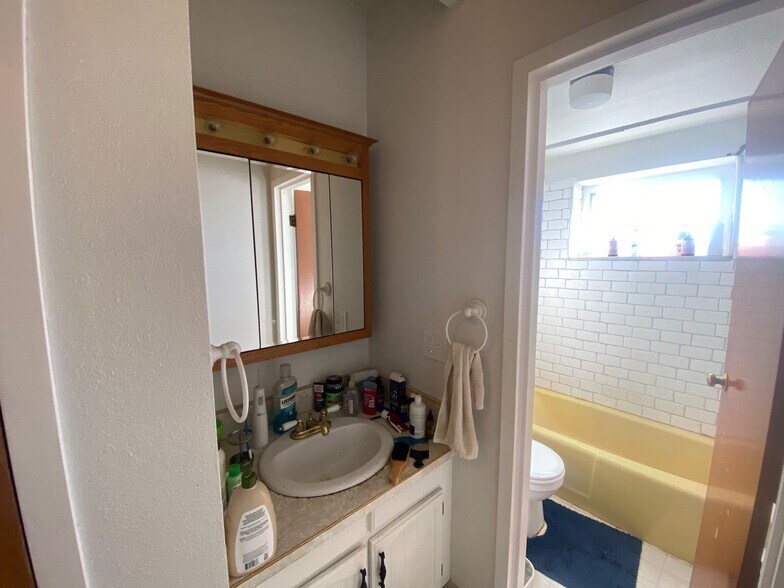 Building Photo - 590 Logan St