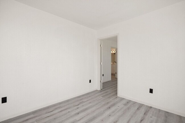 Building Photo - Spacious 3BR House in San Antonio Close to...