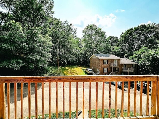 Building Photo - 470 Martha Ln