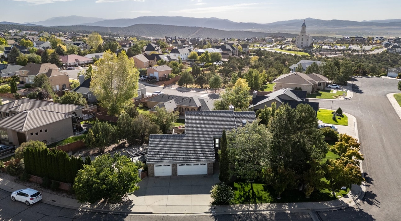 Building Photo - 298 S Staci Ct