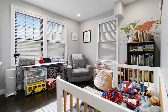 Building Photo - 18 Albion St