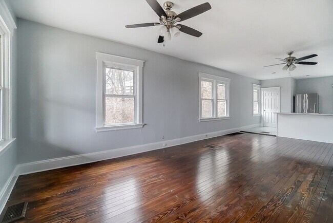 Building Photo - Three Bedroom Home in Covington!