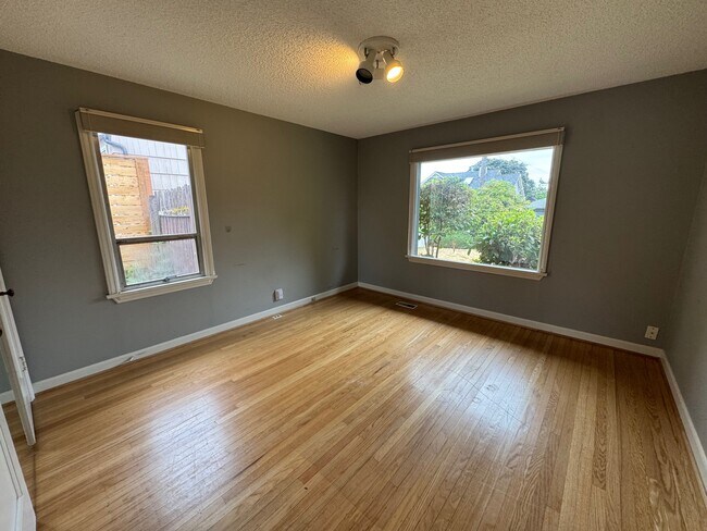 Building Photo - 6227 53rd Ave NE