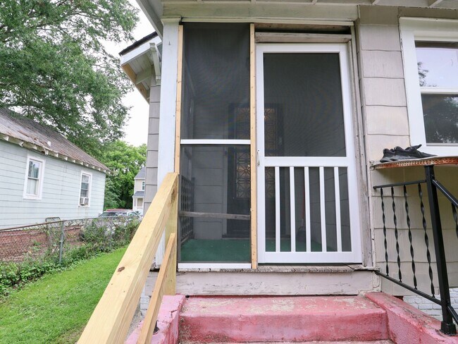 Building Photo - Affordable 2BR Home with Recent Updates – ...