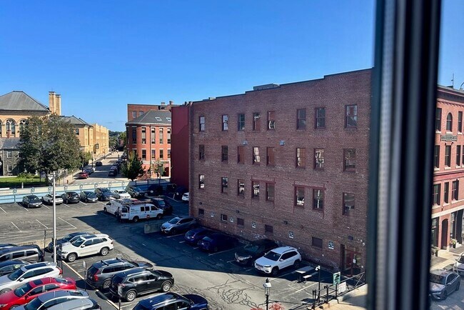 Building Photo - 172 Middle St