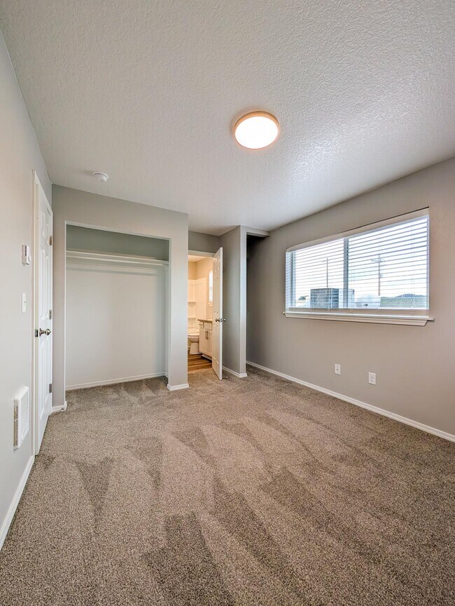 Building Photo - 5623 SE 84th Ave