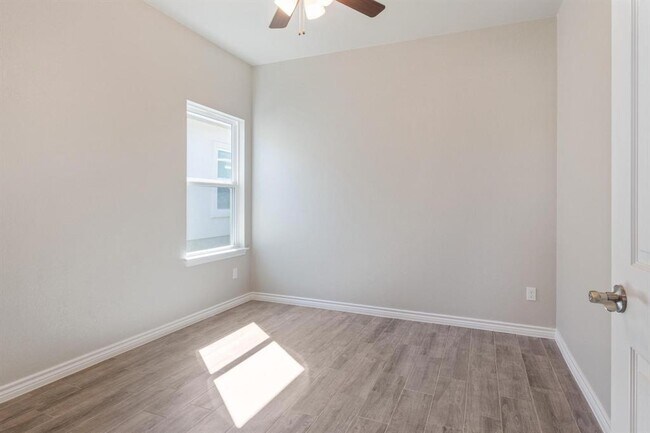 Building Photo - 401 County Rd 306