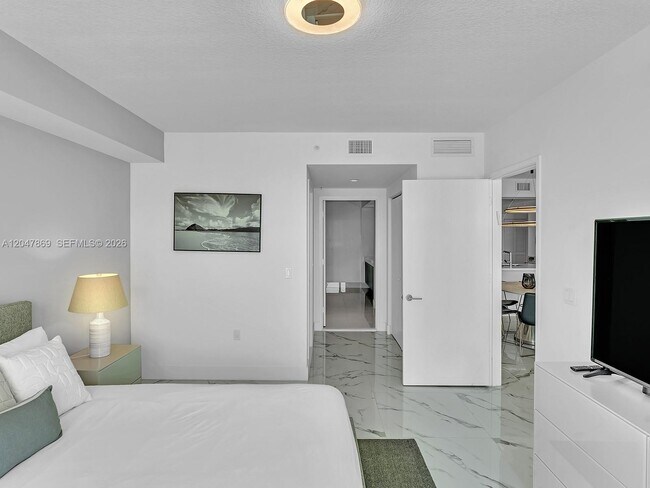 Building Photo - 300 Sunny Isles Blvd