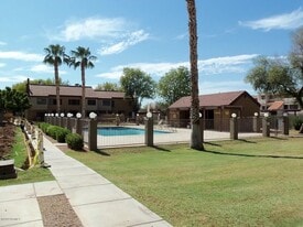 Building Photo - 2040 S Longmore