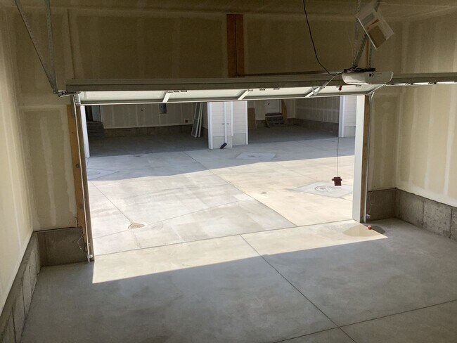 Building Photo - Townhome in Prime Spanish Fork Location
