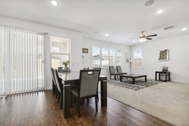 Building Photo - 4 Bedroom Single Family in Chandler